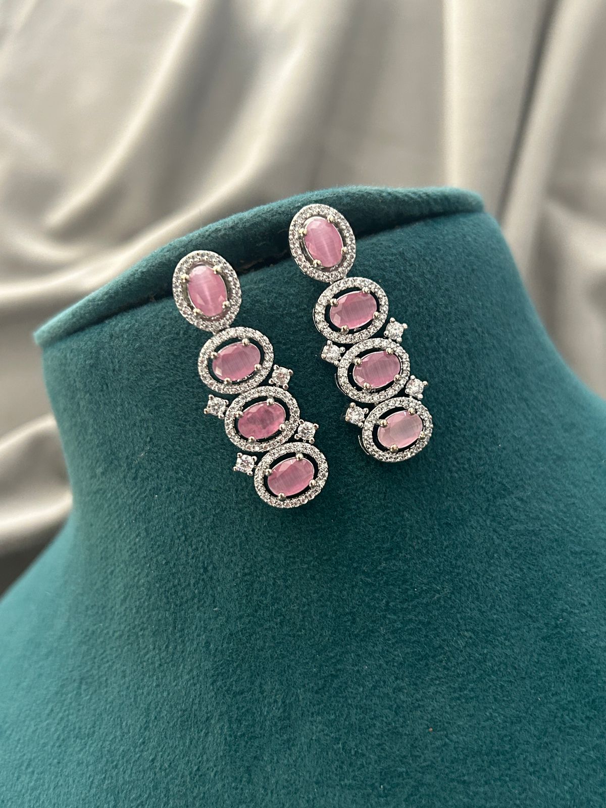 Pink Oval Diamond Look Choker Set